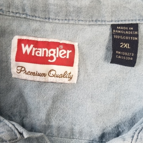 Wrangler Collared Button Up Denim Shirt. Plus Size 2XL. Dual Front Pockets. - Picture 5 of 5